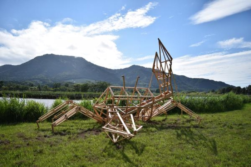Illustration for article titled Straw Dinosaurs Appear in Japanese Fields, Try To Eat Humans